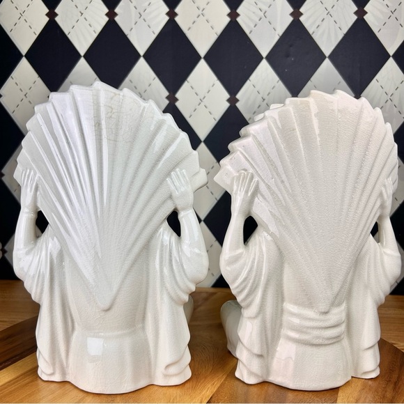 Large Flower Vase Japanese Porcelain Seated Figure With Fan-Form Opening 10” - Picture 5 of 17